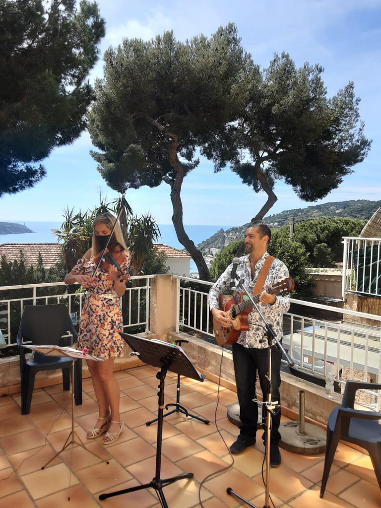 Becky and chris duo maison de retraite